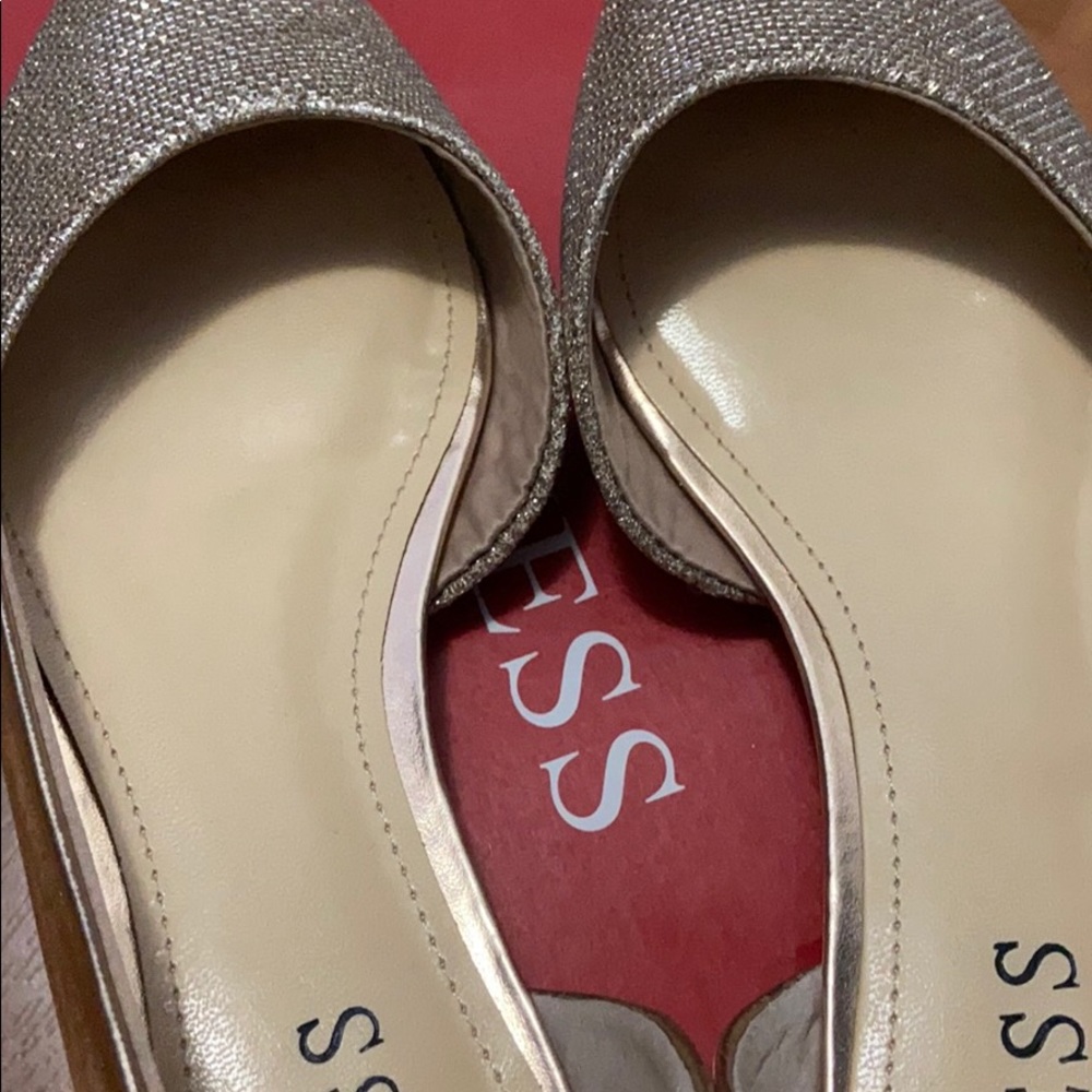 🎀Authentic Guess Flats - Picture 5 of 7
